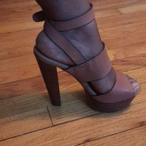 Steve Madden Dezzzy heel sandals in tan
